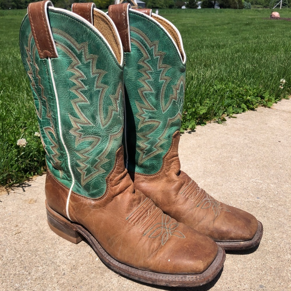 Size 8 Justin square toe boots